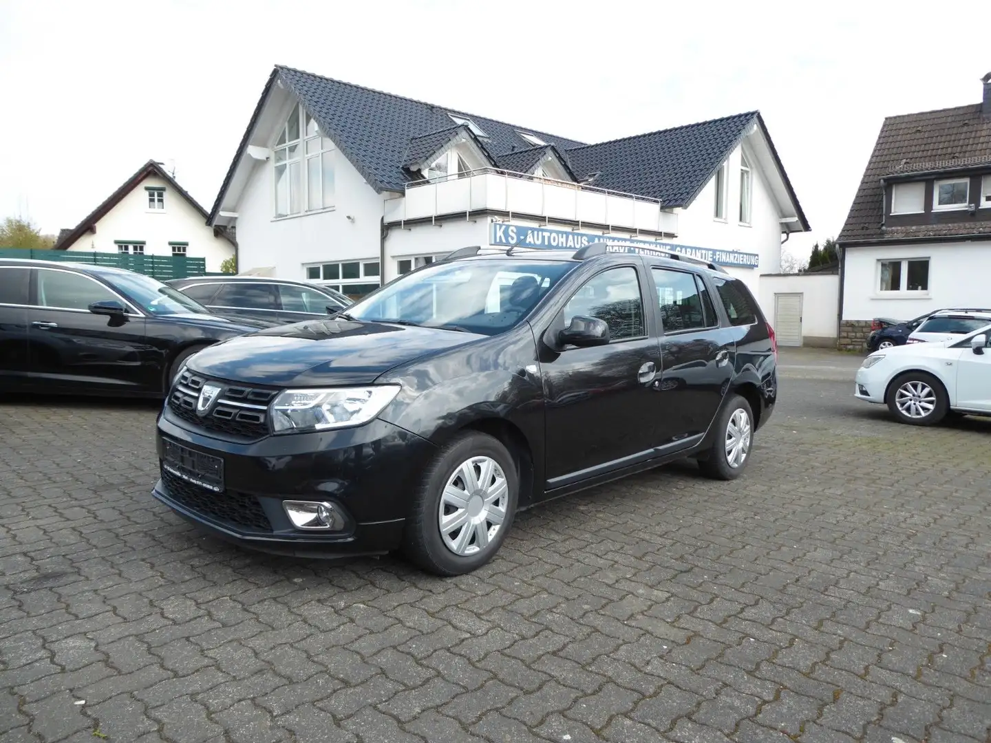 Dacia Logan MCV Lauréate Schwarz - 1