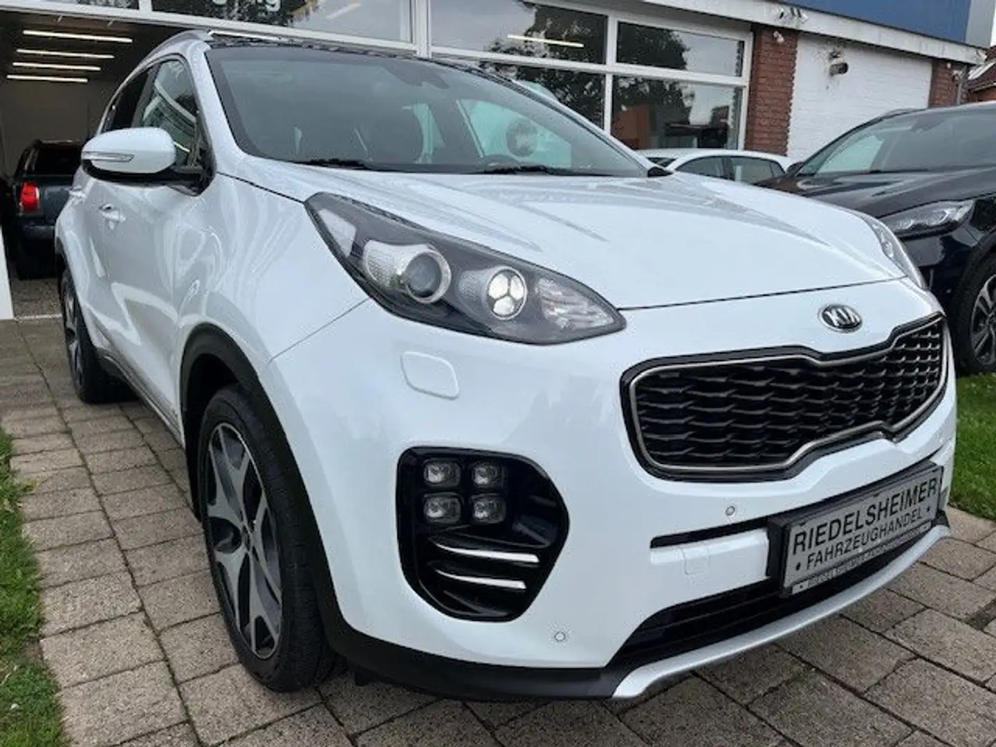 Kia Sportage GT-Line 4WD LEDER NAV STHZG PANO AHK Blanco - 1