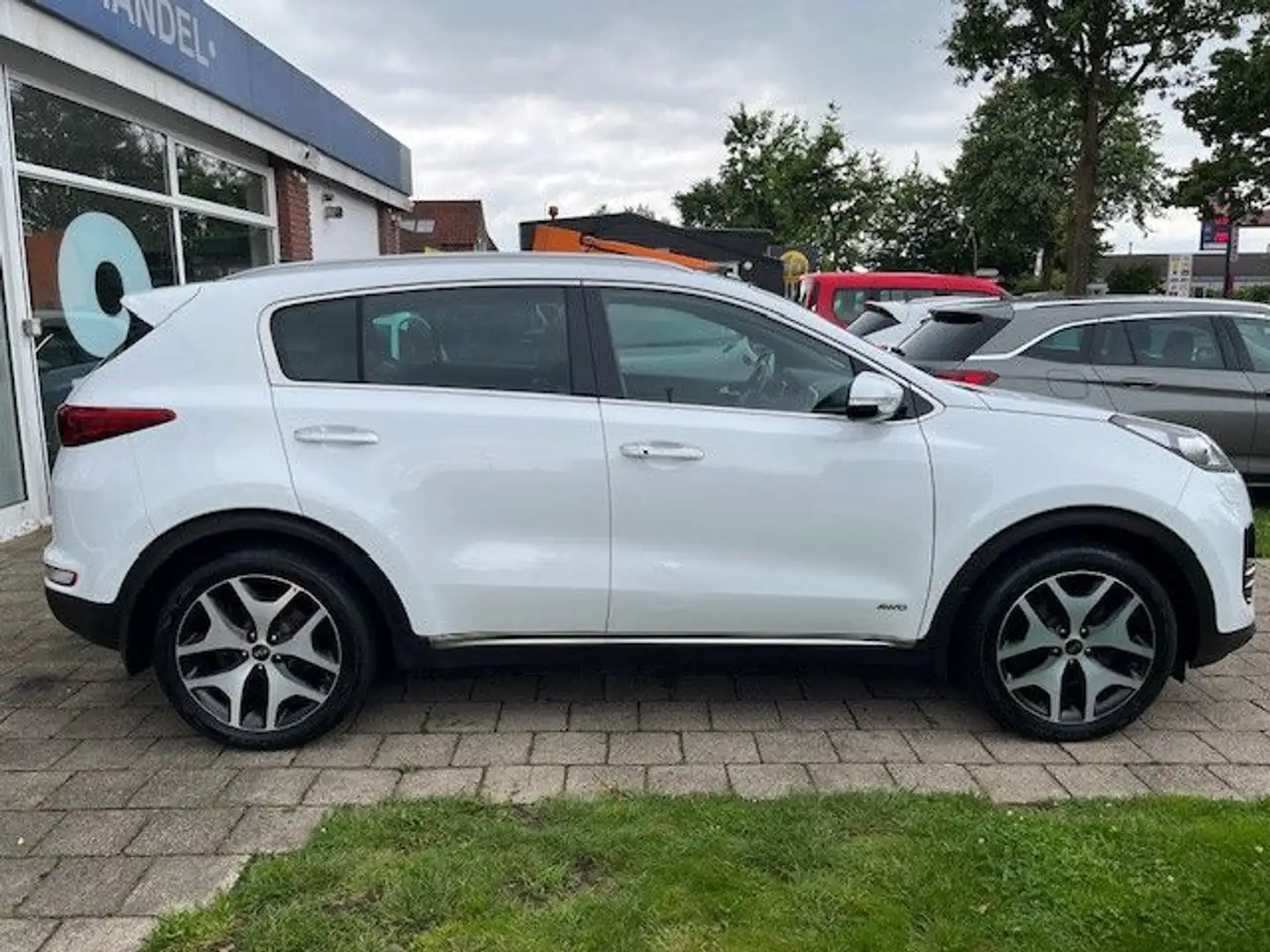 Kia Sportage GT-Line 4WD LEDER NAV STHZG PANO AHK Blanco - 2