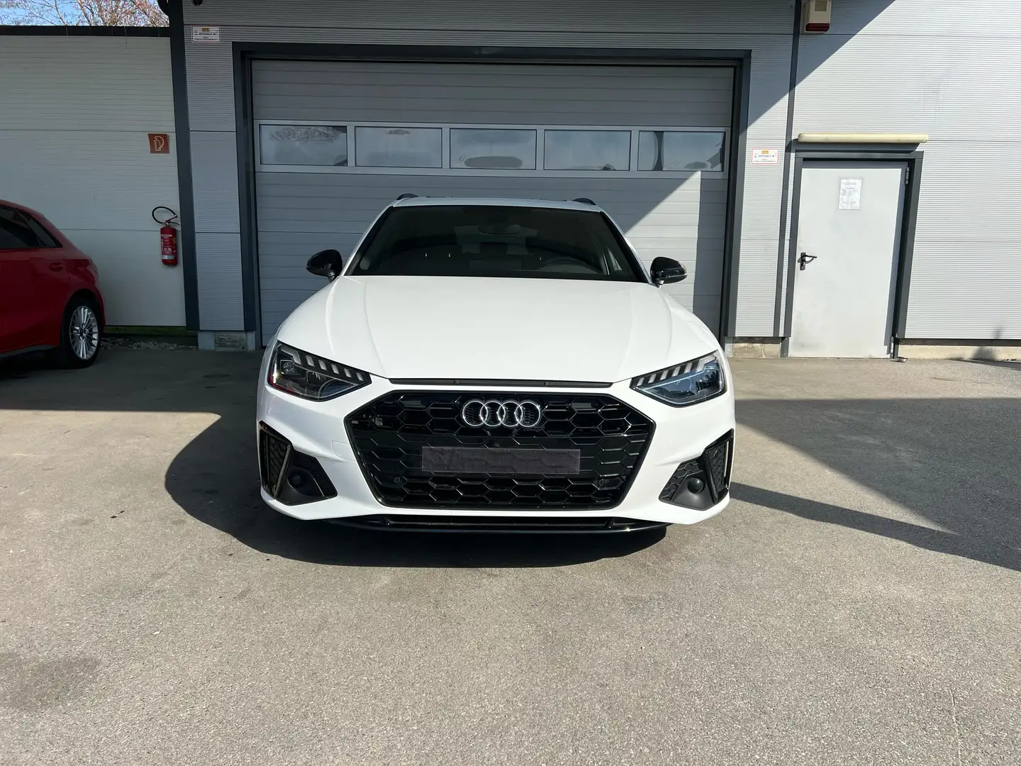 Audi A4 Avant 40 TDI S-line LED/NAVI/AHV/PANORAMA/ASSIST. Weiß - 1
