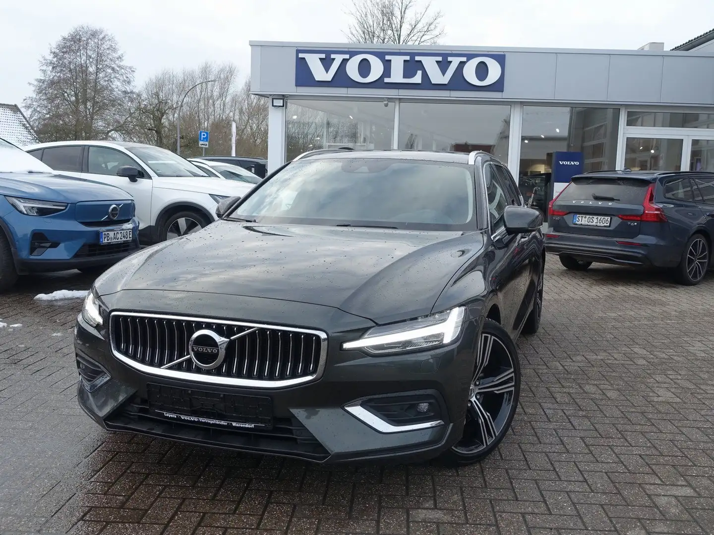Volvo V60 B4 Inscription/H&K/Memory/AHK/Carplay/BLIS Grau - 1