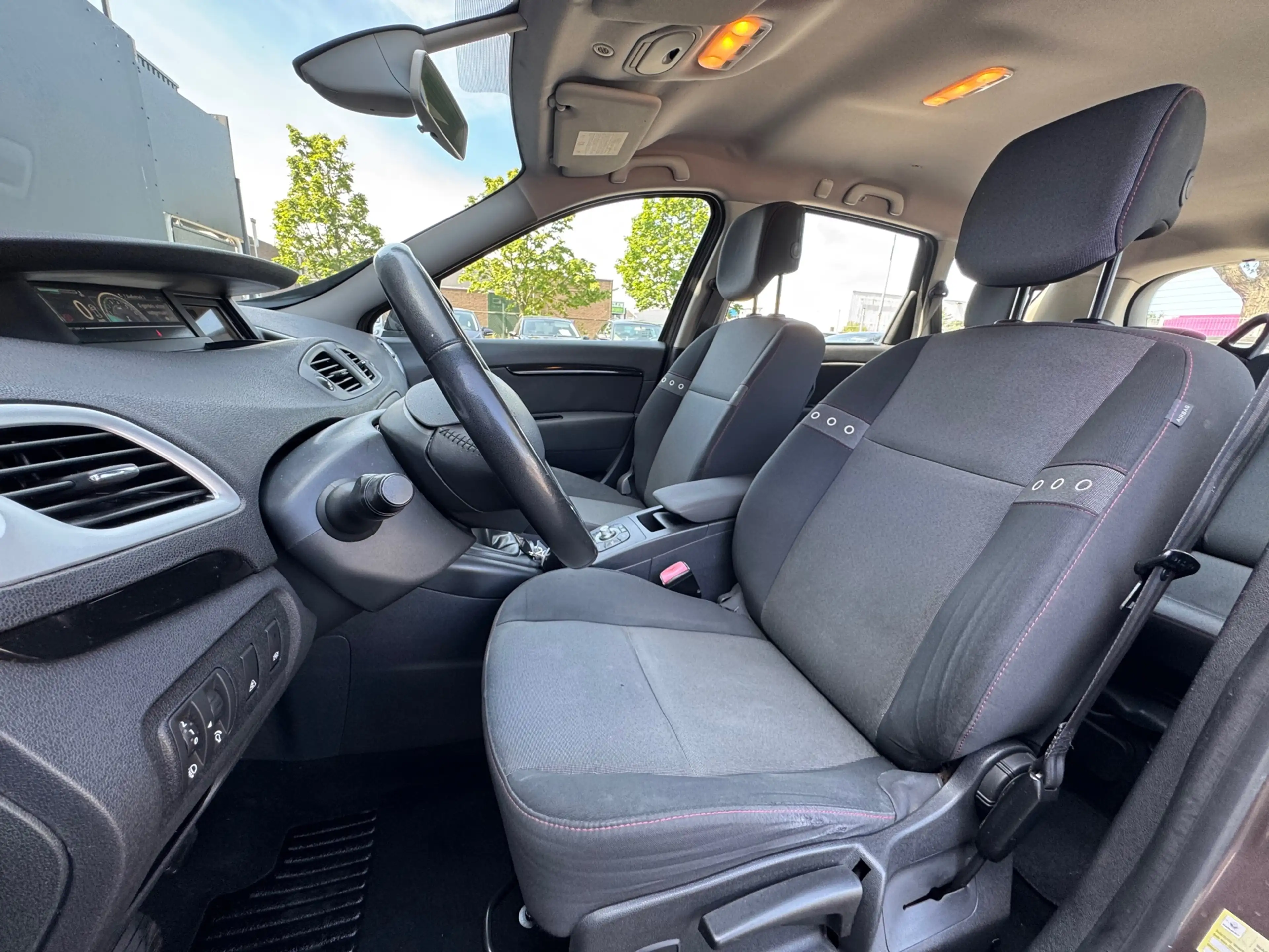 Renault Grand Scenic 1.2 TCe Bose CLIMATE | CRUISE | NAVI | PDC | KEYLE — photo 4