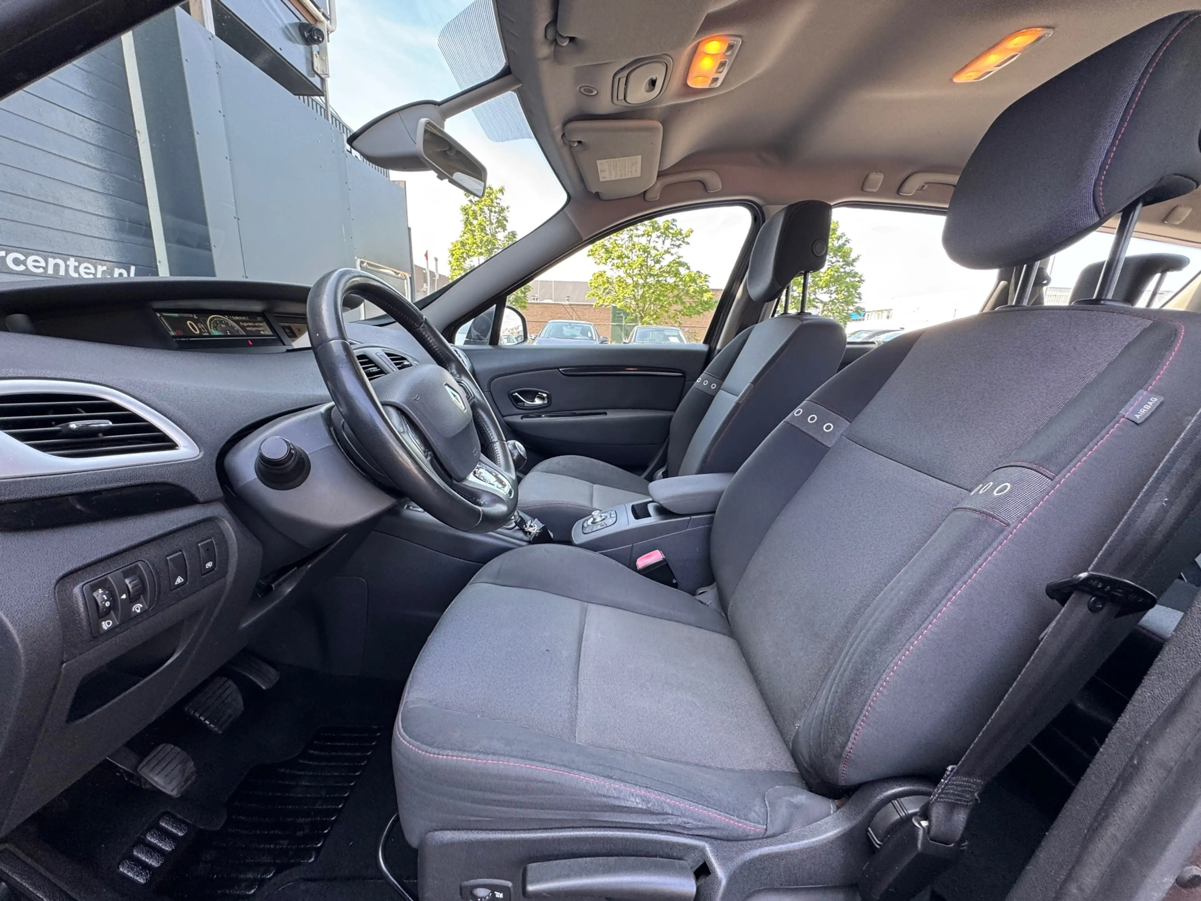 Renault Grand Scenic 1.2 TCe Bose CLIMATE | CRUISE | NAVI | PDC | KEYLE — photo 12