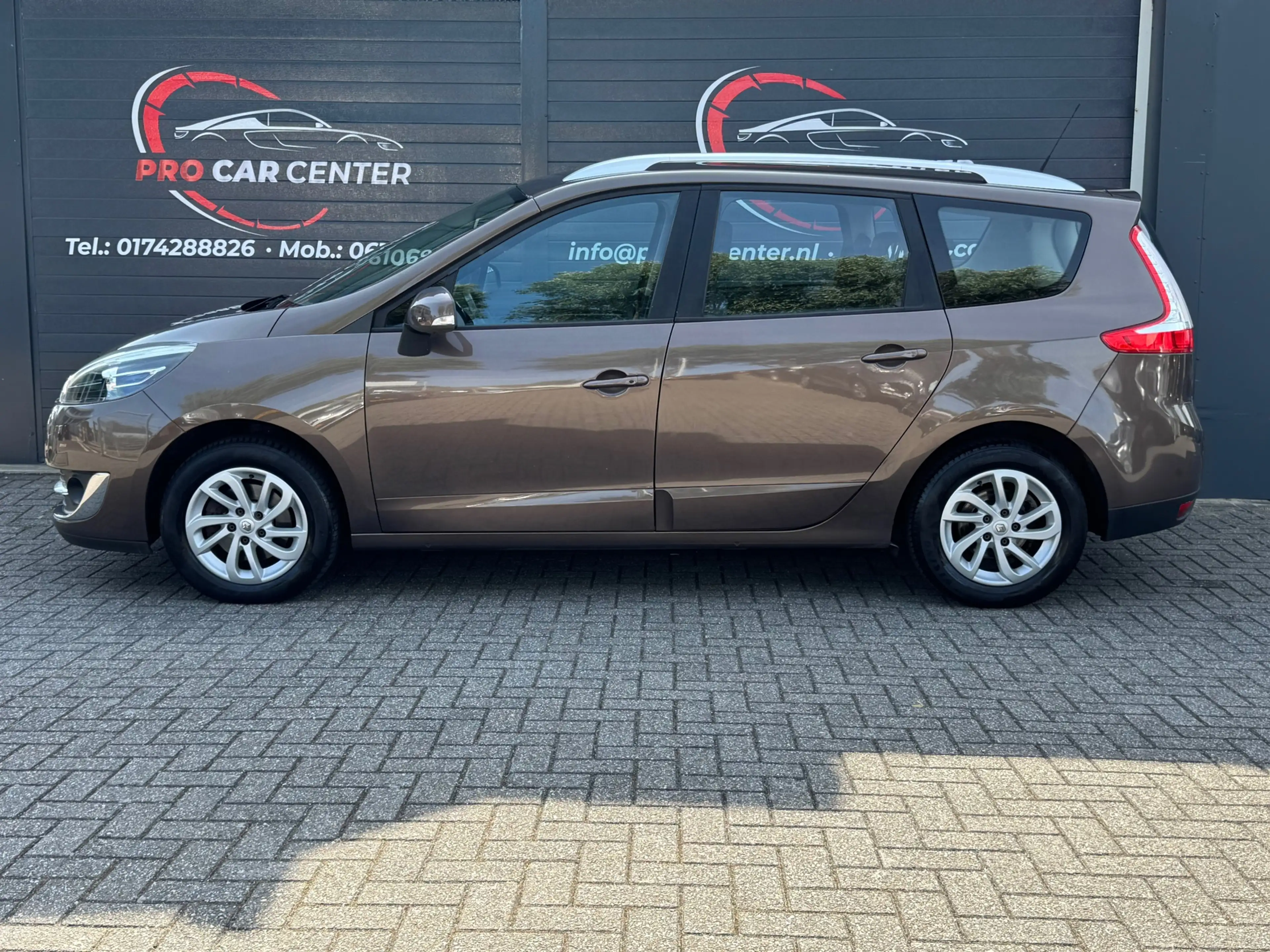Renault Grand Scenic 1.2 TCe Bose CLIMATE | CRUISE | NAVI | PDC | KEYLE — photo 9