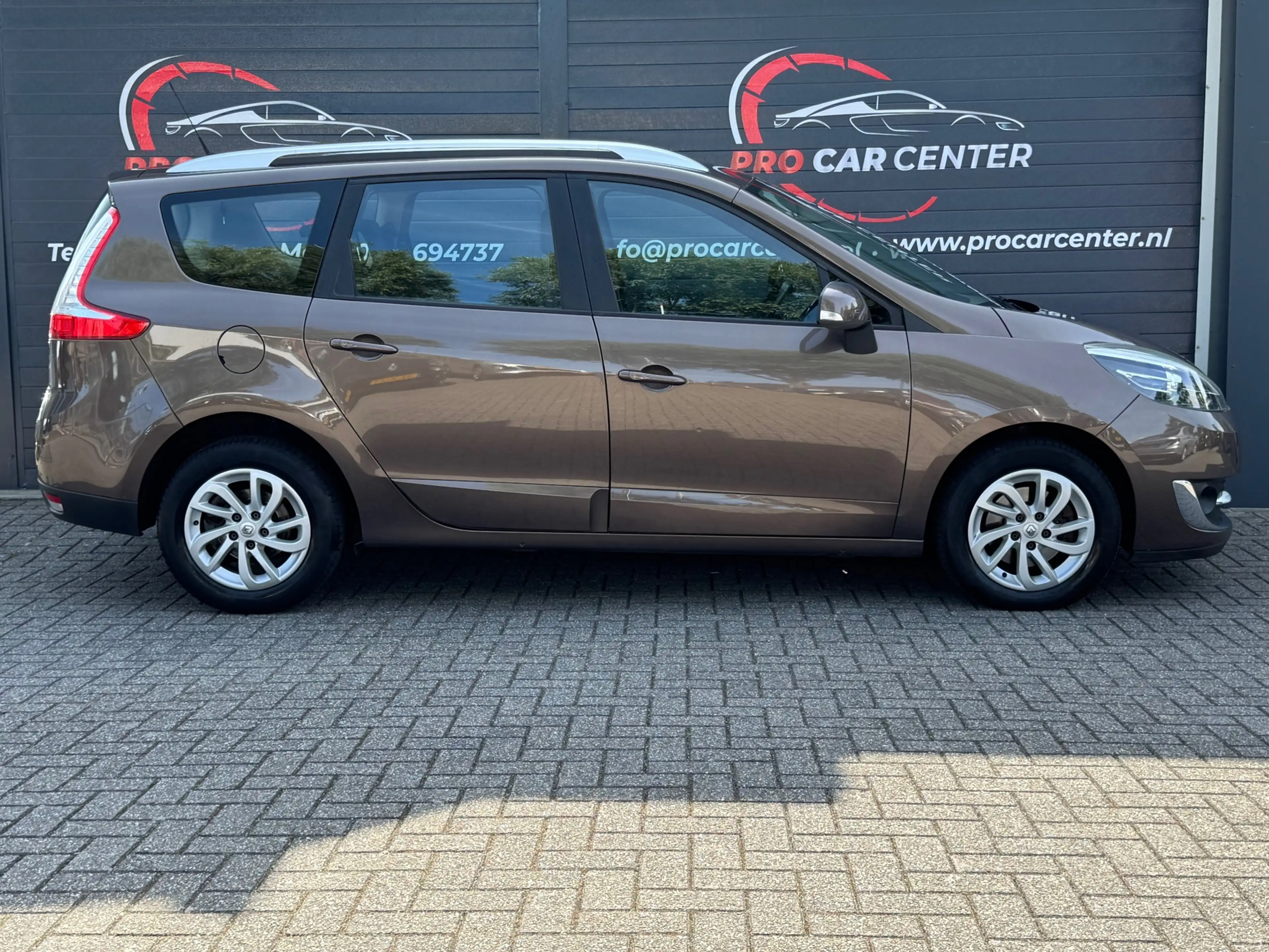 Renault Grand Scenic 1.2 TCe Bose CLIMATE | CRUISE | NAVI | PDC | KEYLE — photo 8