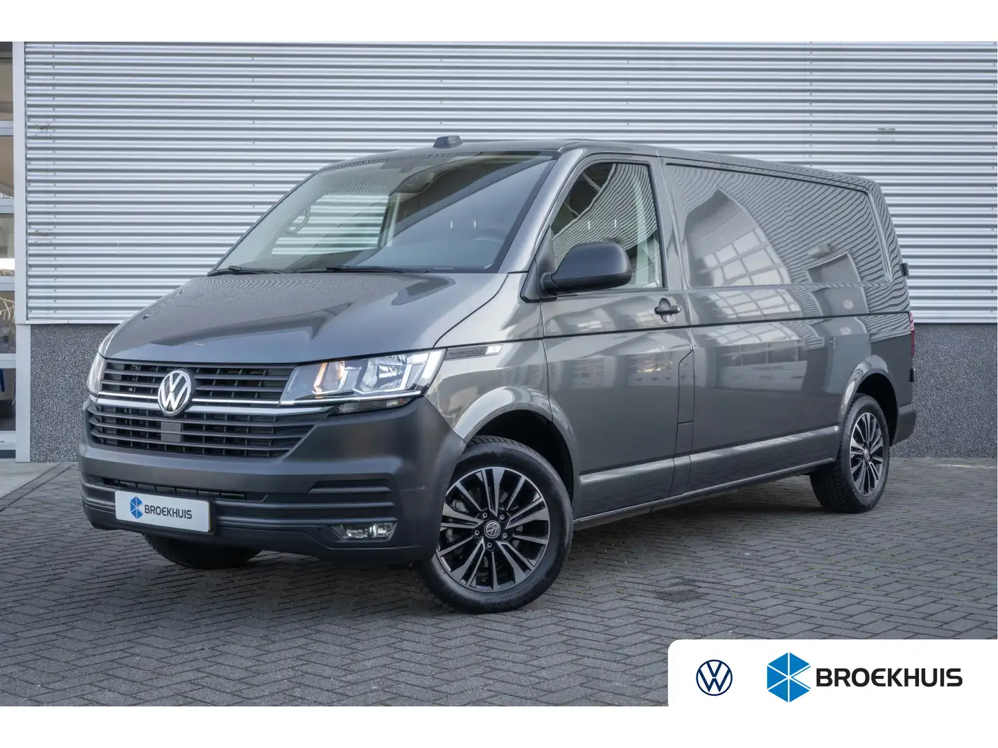 Volkswagen T6.1 Transporter 2.0 TDI 150PK L2 30 Comfortline Trekhaak | Carplay Grijs - 1