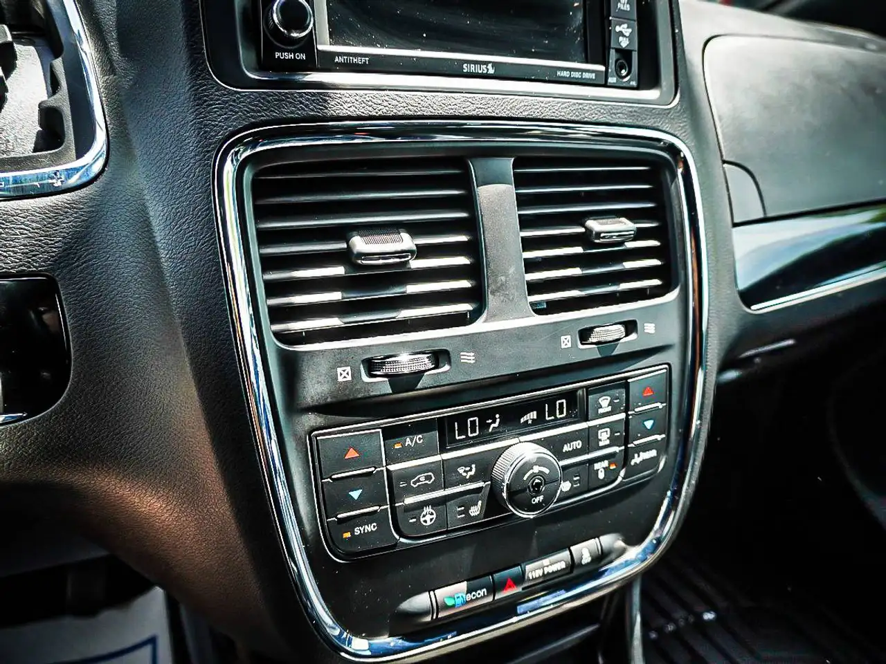 Dodge Grand Caravan снимка Dodge Grand Caravan