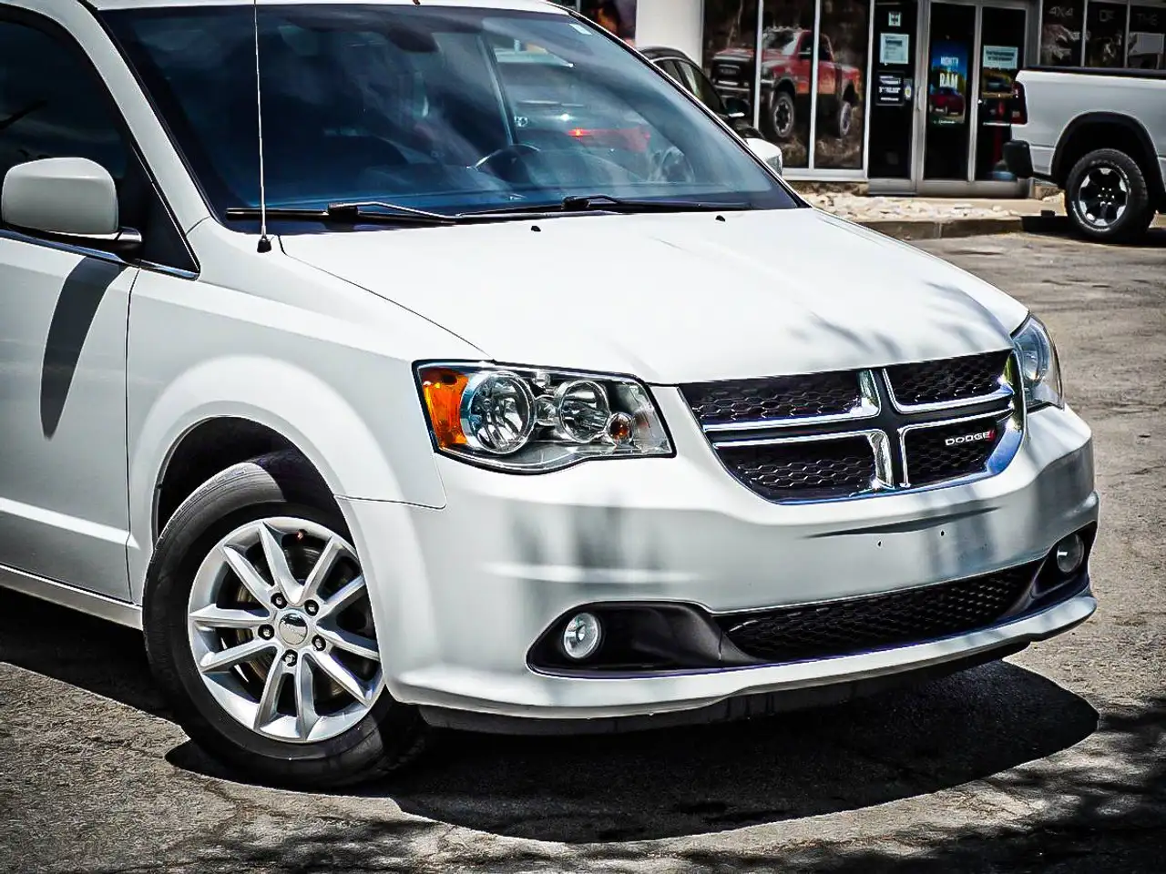 Dodge Grand Caravan снимка Dodge Grand Caravan