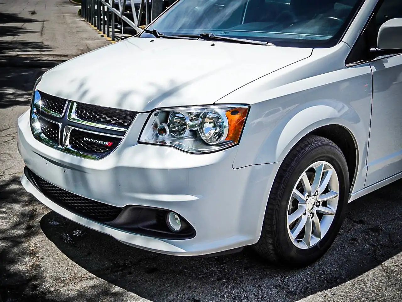 Dodge Grand Caravan снимка Dodge Grand Caravan