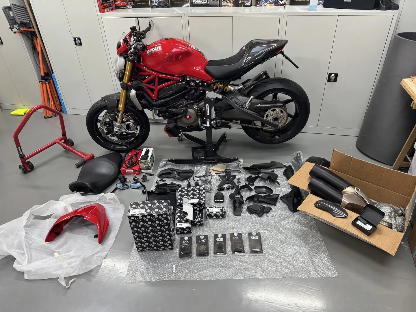 Ducati Monster 1200 Ducati Monster 1200S Carbon / CNC /Termi uniek Rood - 1