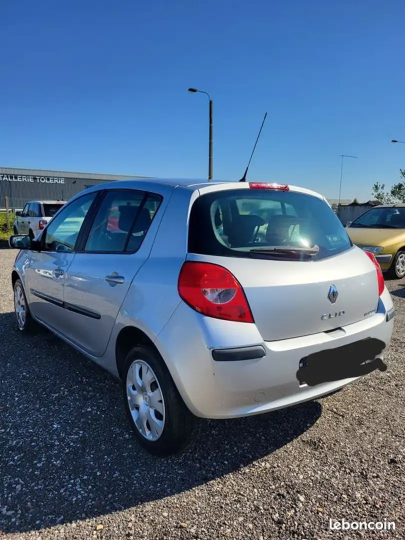 Renault Clio 3 1.4 ess clim 76000 km Silber - 2