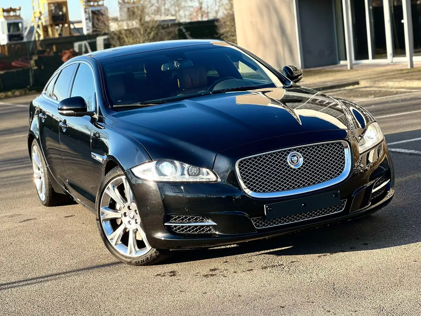 Jaguar XJ 3.0D V6 Portfolio Zwart - 1