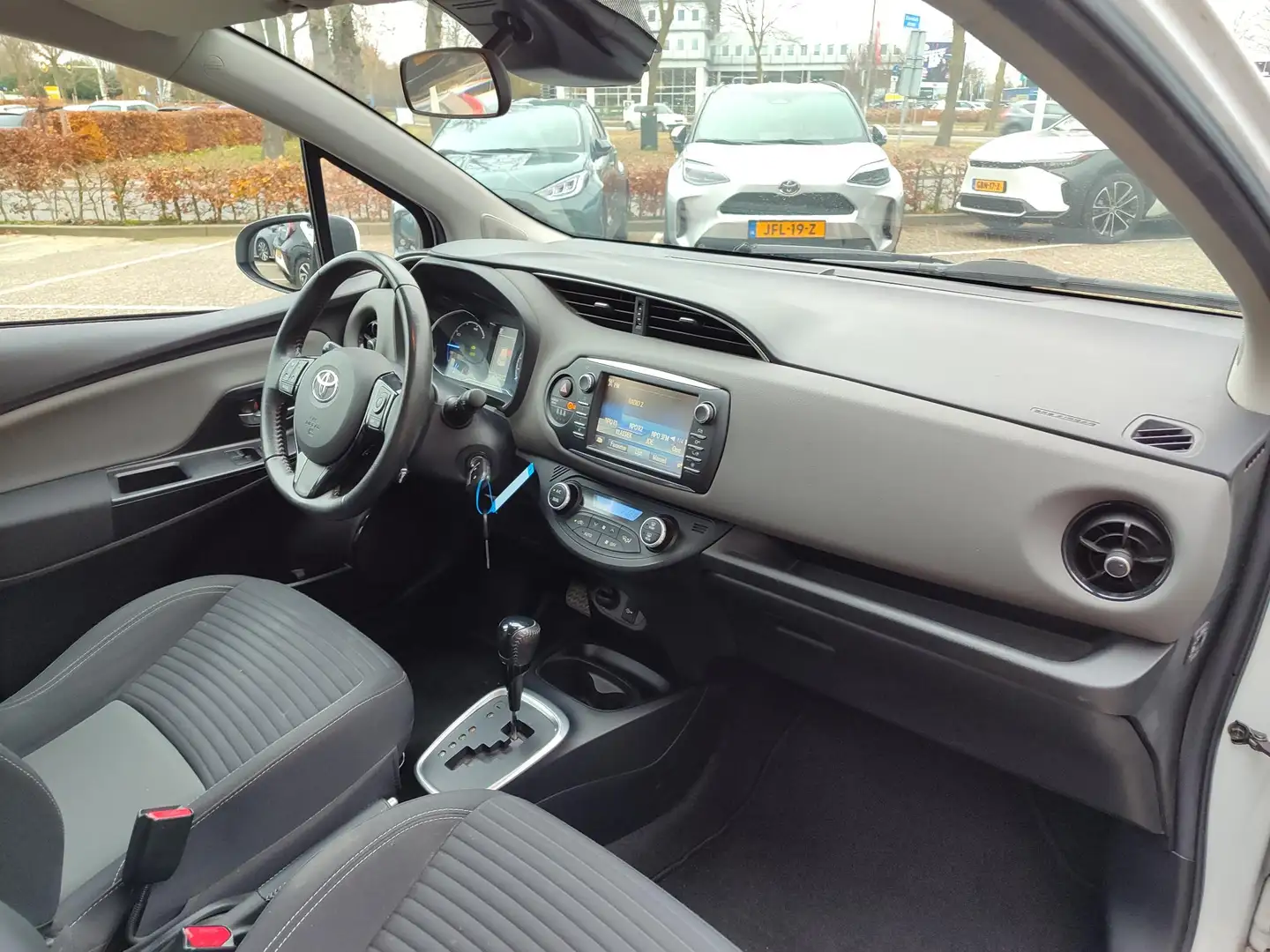 Toyota Yaris 1.5 Hybrid ACTIVE CLIMA CAMERA CRUISE BLUETOOTH EL Weiß - 2