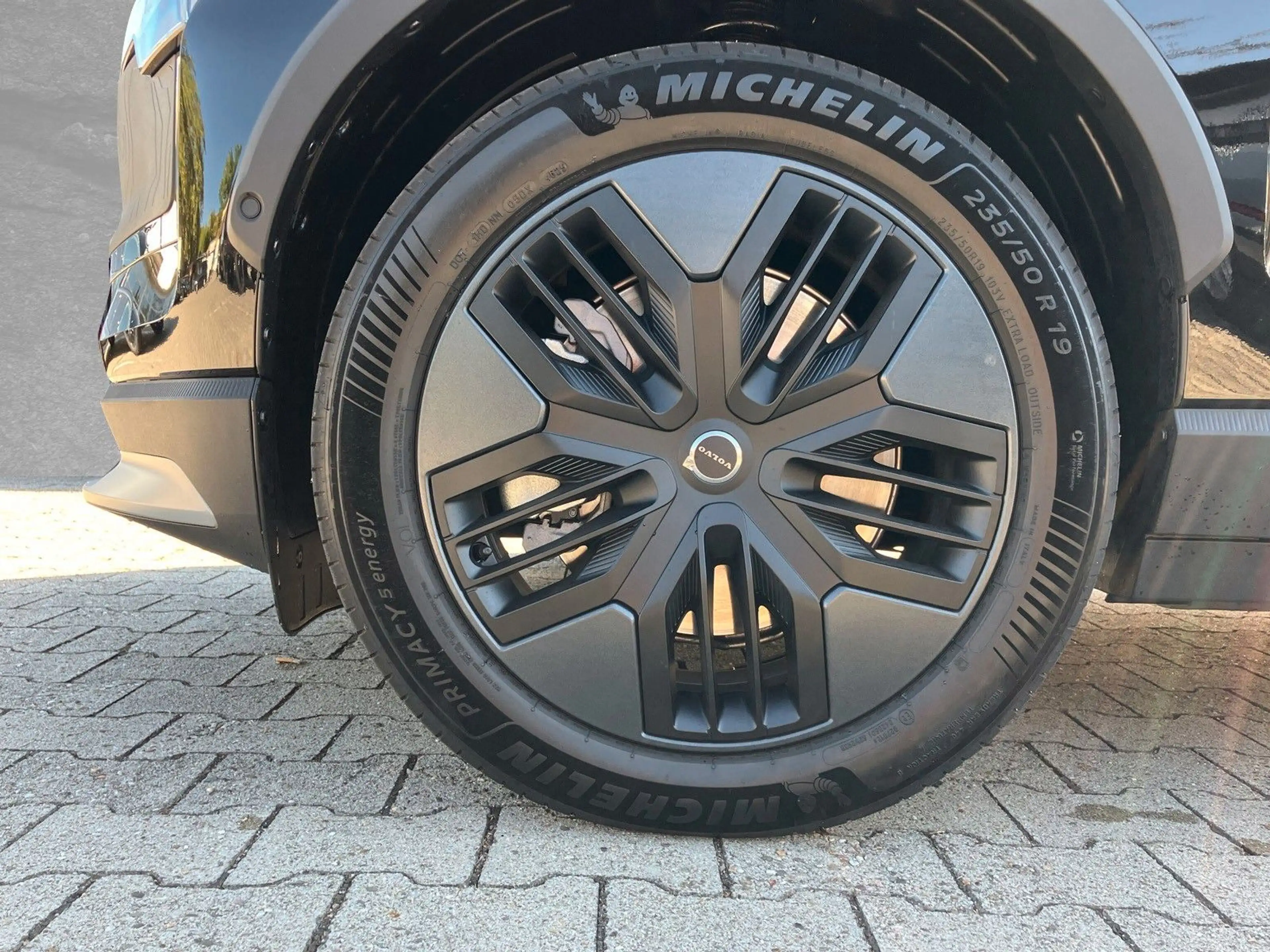 Volvo EX30 Cross Country Ultra Twin Motor AWD ACC — photo 2