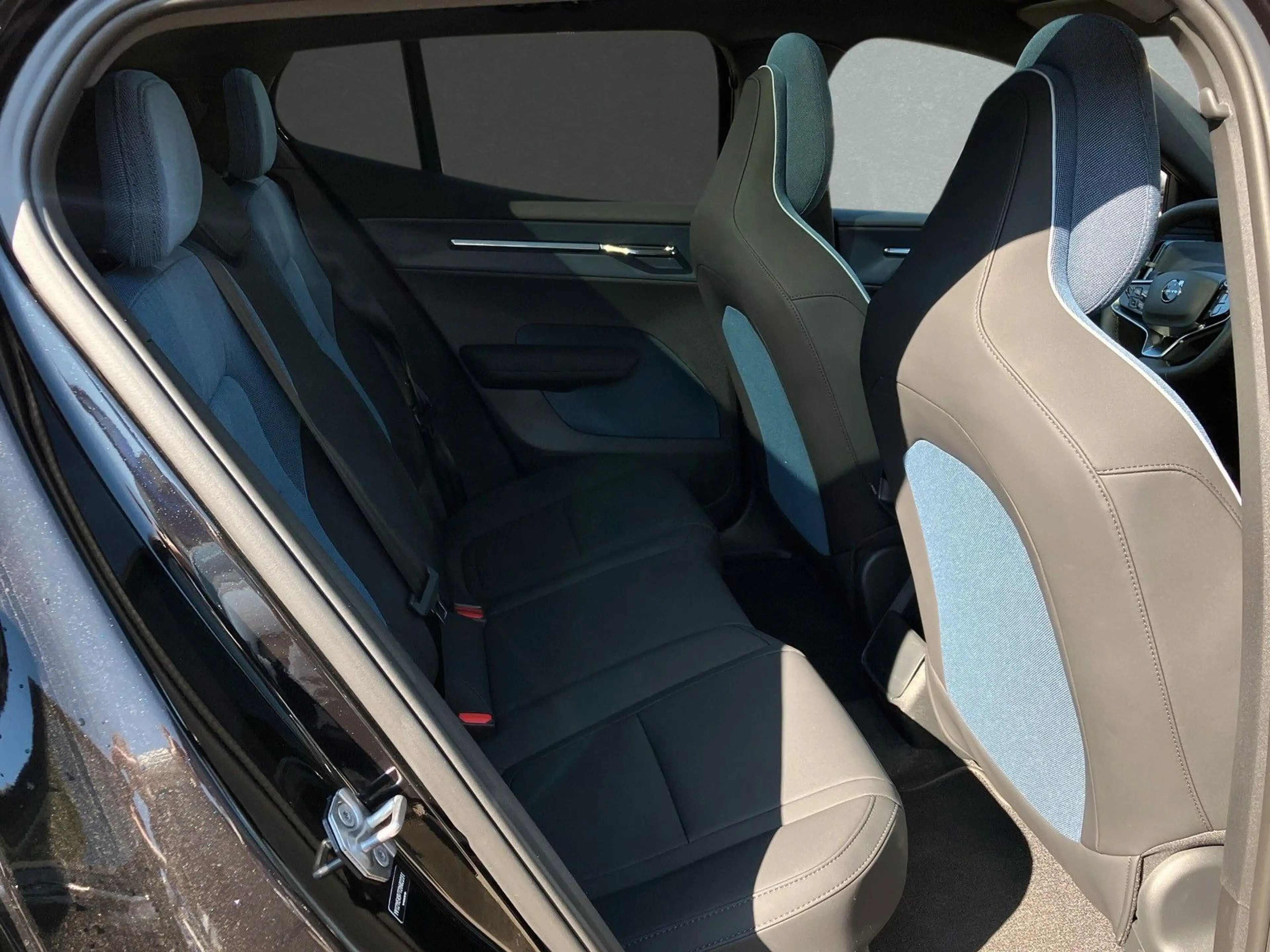 Volvo EX30 Cross Country Ultra Twin Motor AWD ACC — photo 5