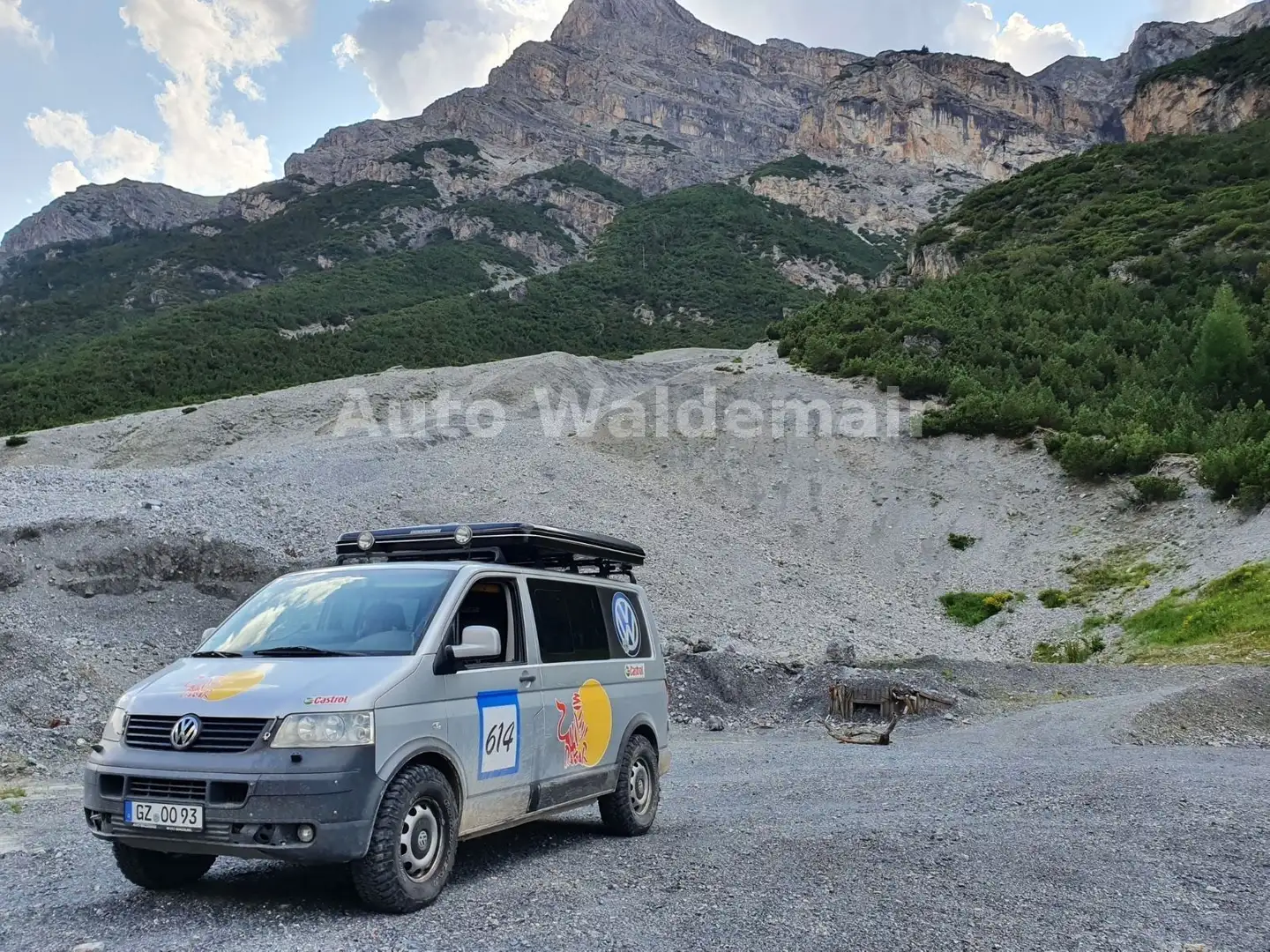 Volkswagen T5 Transporter Kombi 4Motion Ex-Rallye-Dakar Stříbrná - 1