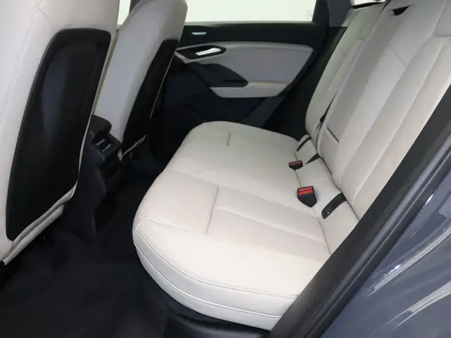 Audi Q6 view 12