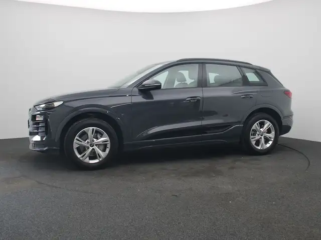 Audi Q6 view 4