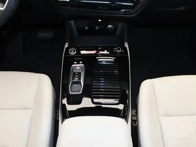 Audi Q6 view 10