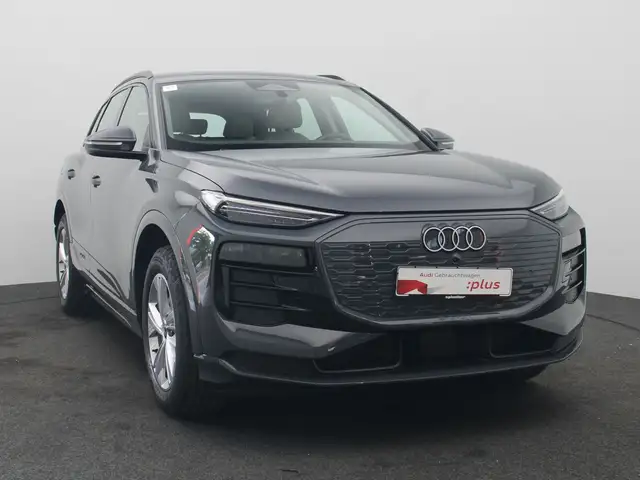 Audi Q6 view 3