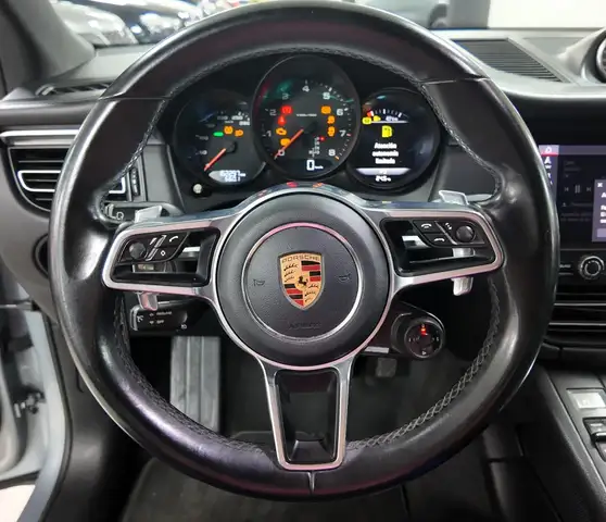 Porsche Macan view 19