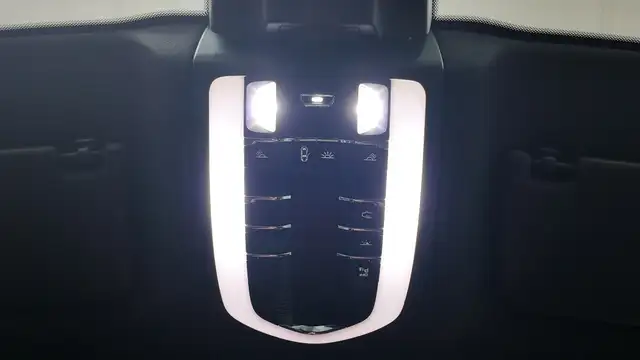 Porsche Macan view 24