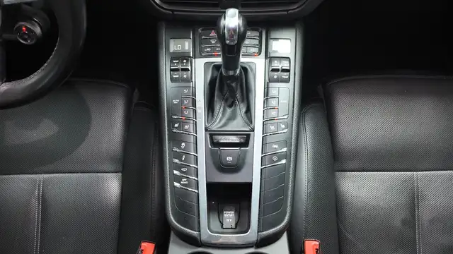 Porsche Macan view 21