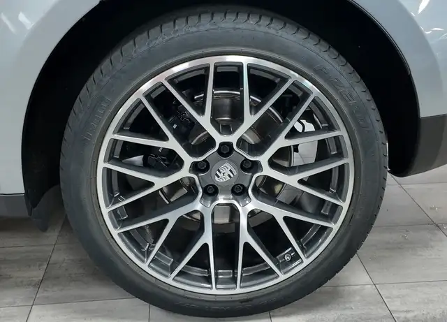 Porsche Macan view 12