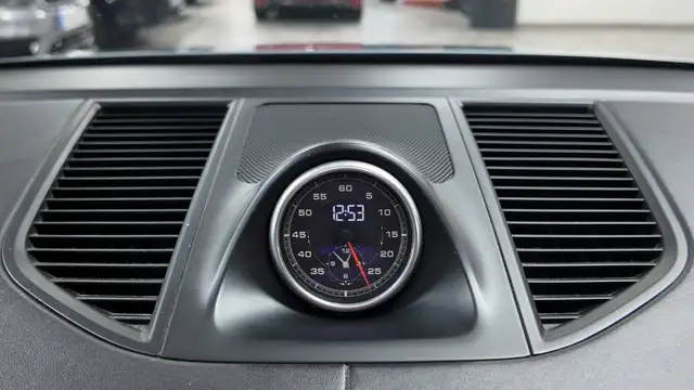Porsche Macan view 23