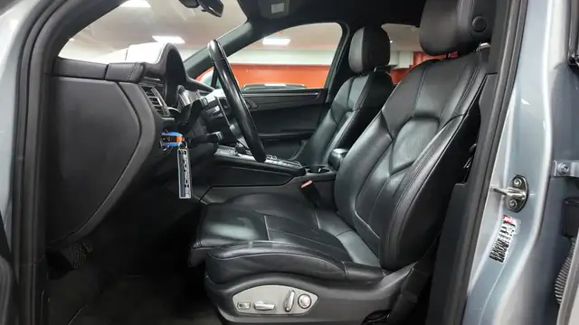 Porsche Macan view 18
