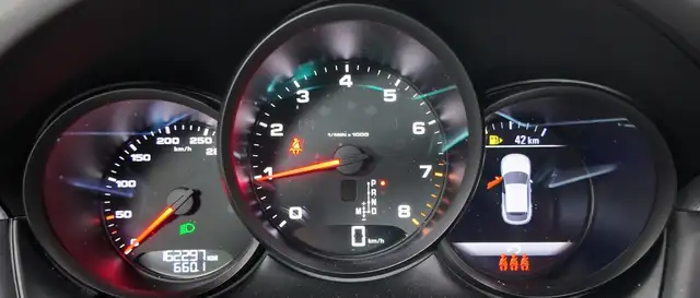 Porsche Macan view 28