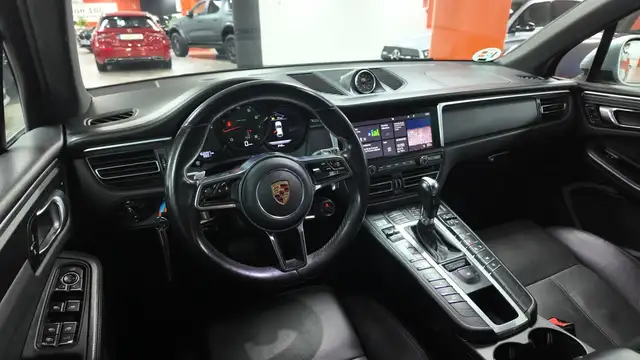 Porsche Macan view 27