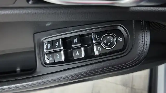 Porsche Macan view 17