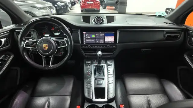 Porsche Macan view 25