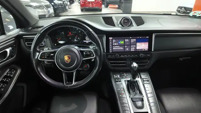 Porsche Macan view 26