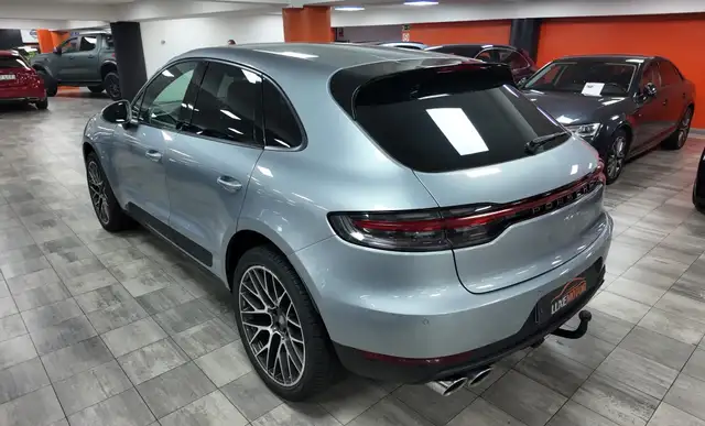 Porsche Macan view 4