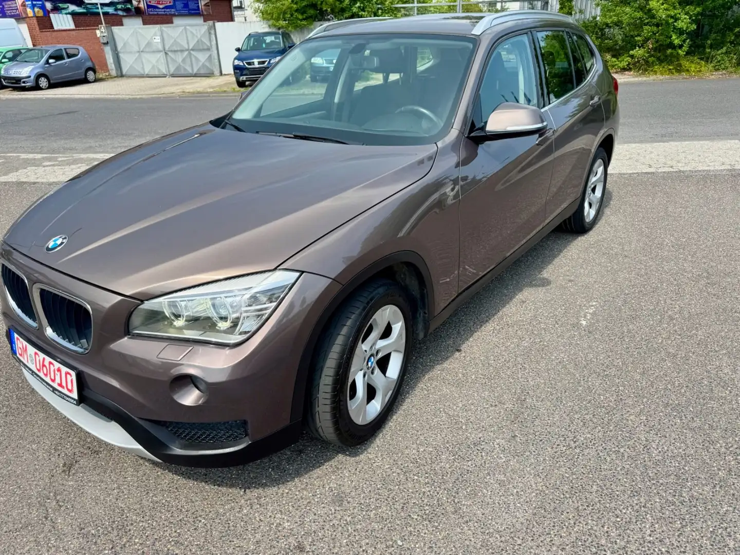 BMW X1 Baureihe X1 18 i sDrive AhkXenonKlimaPdcTop smeđa - 2
