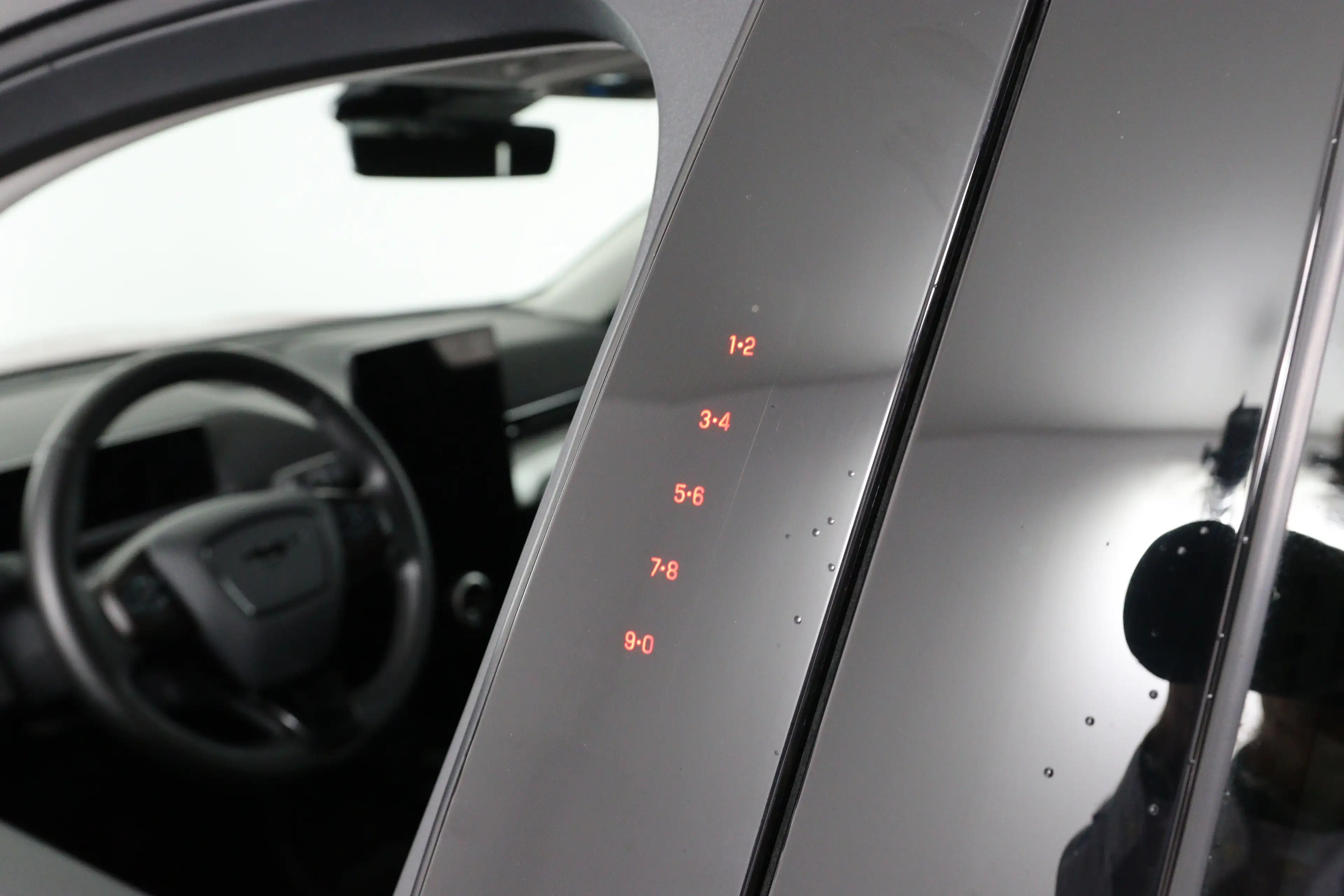 Ford Mustang Mach-E RWD 75 kWh | Achteruitrijcamera | Airco (automatis — photo 32