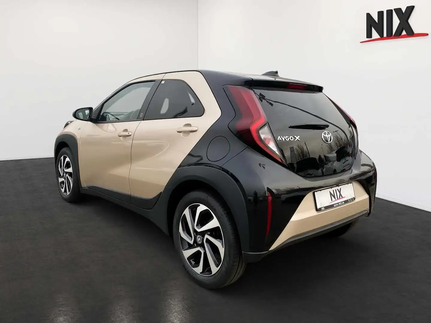 Toyota Aygo X 1.0 Team D SHZ KLIMA KAMERA BLUETOOTH Beige - 2