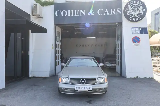 Mercedes-Benz 500 SL view 3