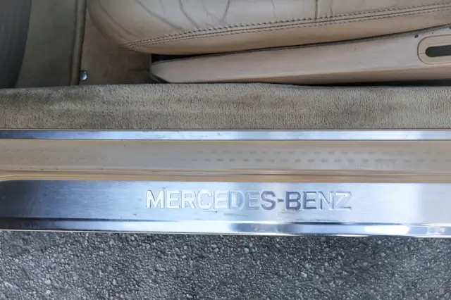 Mercedes-Benz 500 SL view 14