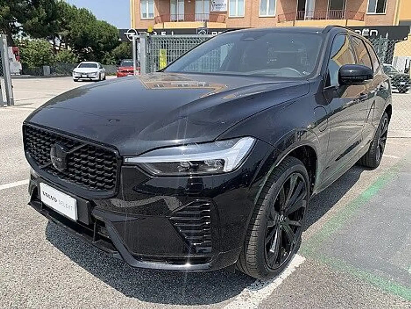 Volvo XC60 Black Edition Ultra, T6 AWD ibrido plug-in, Elettr Noir - 1