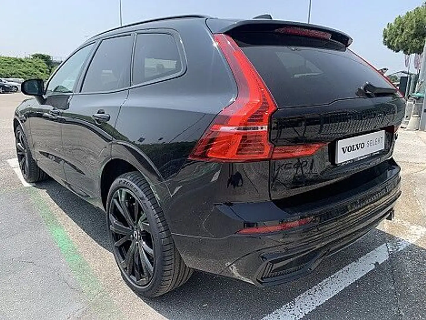Volvo XC60 Black Edition Ultra, T6 AWD ibrido plug-in, Elettr Noir - 2