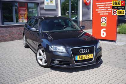 Audi A3 Sportback 1.4 TFSI S Edition; 2x S line