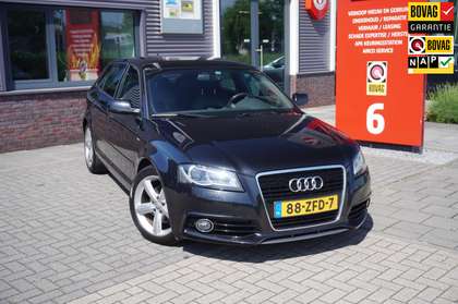 Audi A3 Sportback 1.4 TFSI S Edition; 2x S line