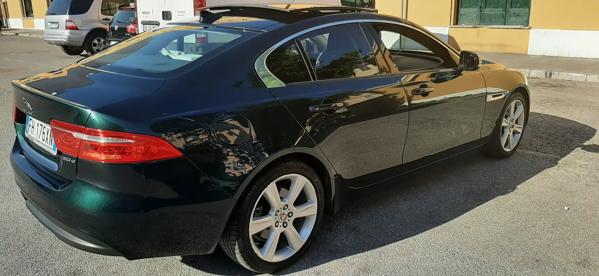 Jaguar XE XE 2.0d Portfolio 180cv auto Green - 2
