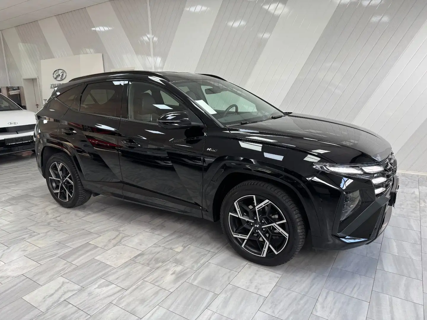 Hyundai TUCSON 1.6 N Line Hybrid Sitz + Assistenz-Paket Negro - 1