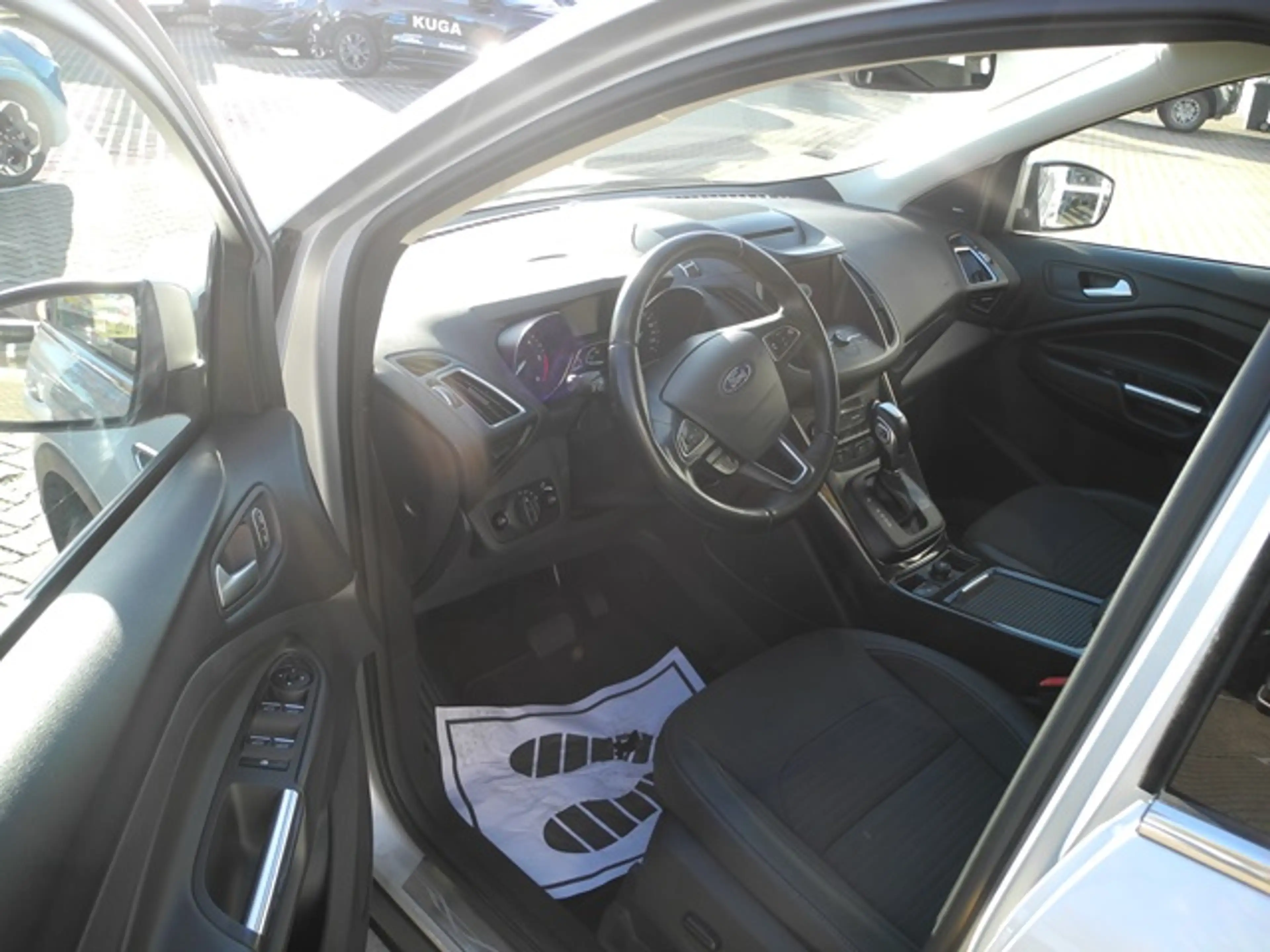 Ford Kuga 2.0 TDCi 4x4 Aut. Titanium - Xenon, AHK, Navi, TW — photo 9