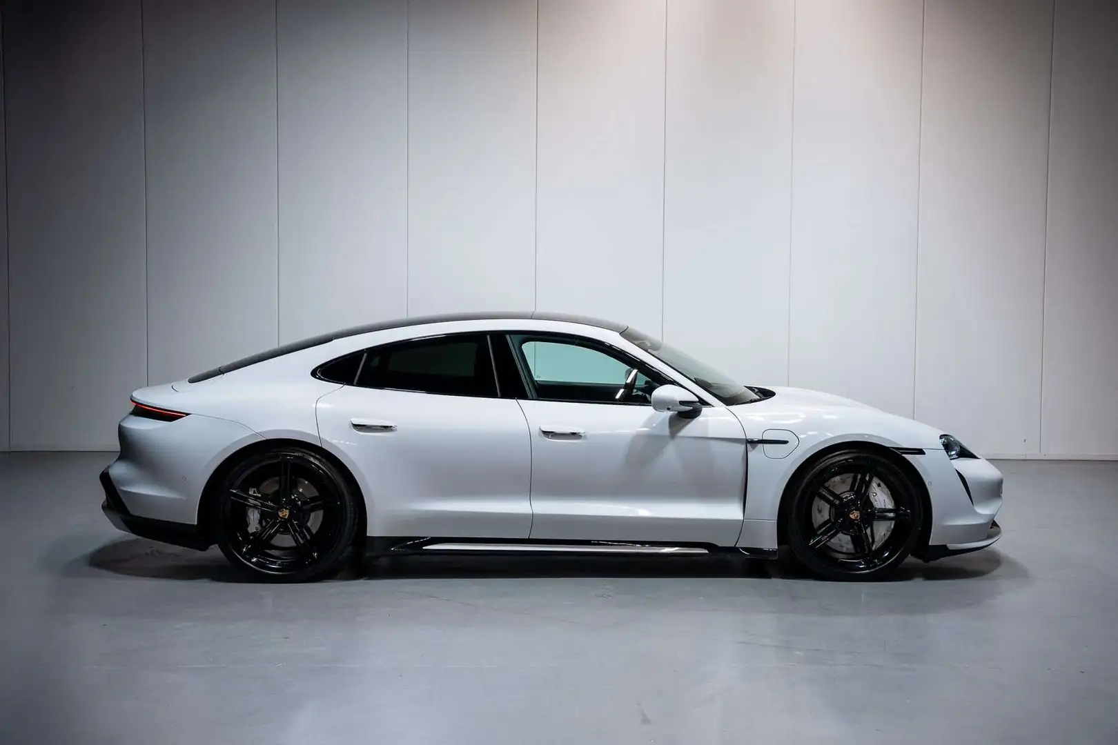 Porsche Taycan Turbo / PANO / Performance +/ Porsche Entry\u0026Drive Blanc - 2