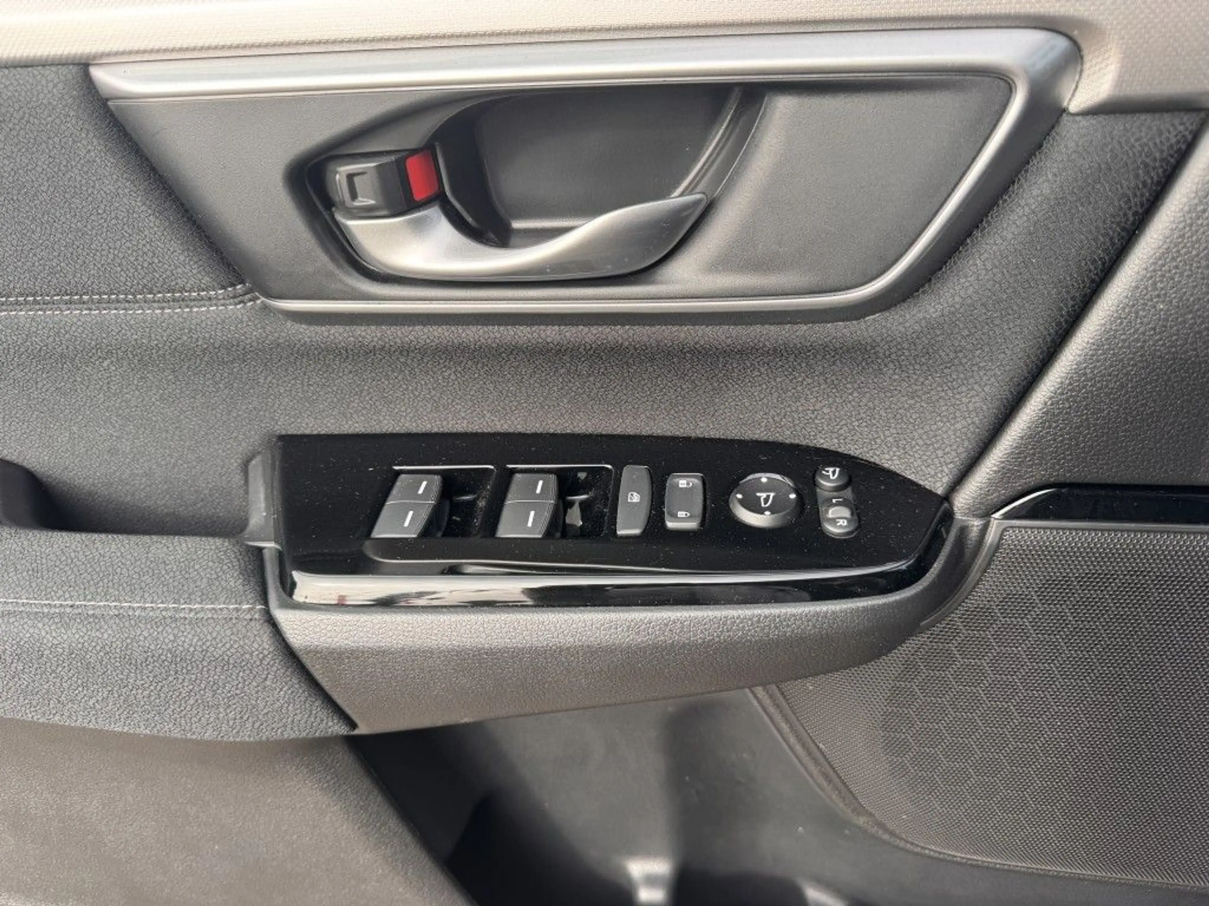 Honda CR-V e:HEV 2.0 i-MMD Hybrid 4WD Elegance — photo 13